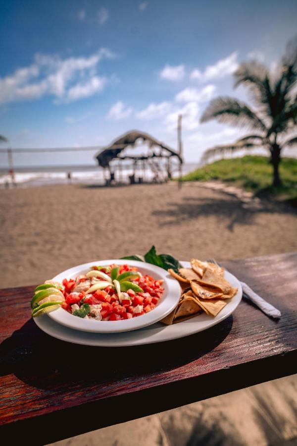 The Driftwood Surfer Beachfront Hostel / Restaurant / Bar, El Paredon El Paredón Buena Vista Exteriör bild